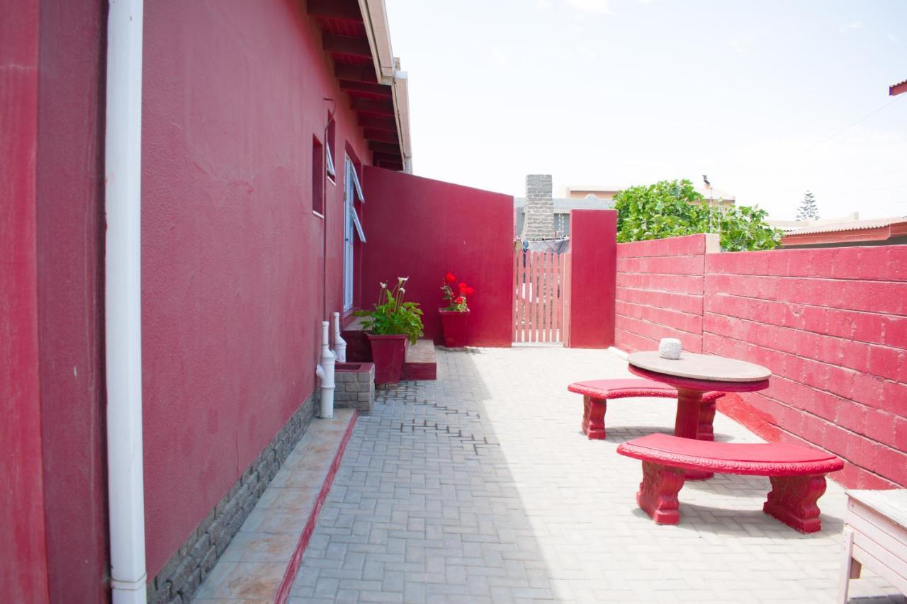 Tina'S Bed And Breakfast Swakopmund Exterior photo