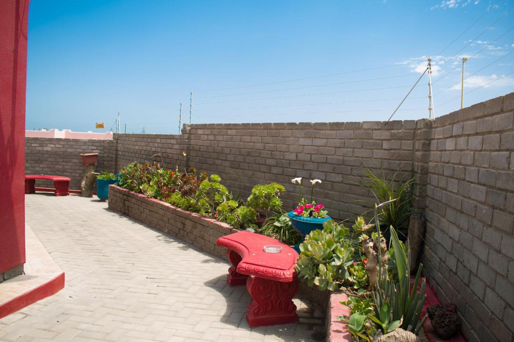 Tina'S Bed And Breakfast Swakopmund Exterior photo